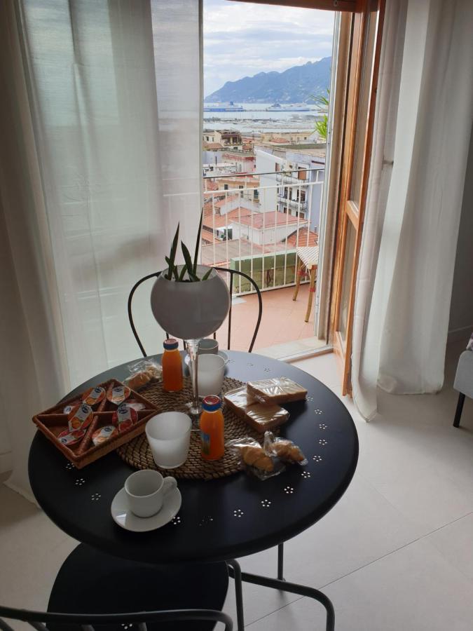Oasi Al Centro Con Parcheggio Bed & Breakfast ซาแลร์โน ภายนอก รูปภาพ