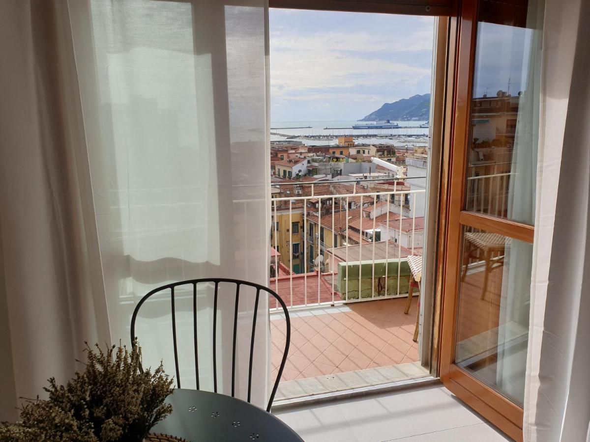 Oasi Al Centro Con Parcheggio Bed & Breakfast ซาแลร์โน ภายนอก รูปภาพ