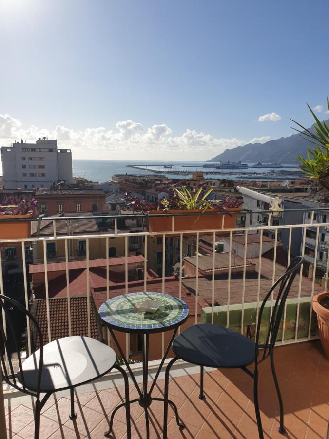 Oasi Al Centro Con Parcheggio Bed & Breakfast ซาแลร์โน ภายนอก รูปภาพ