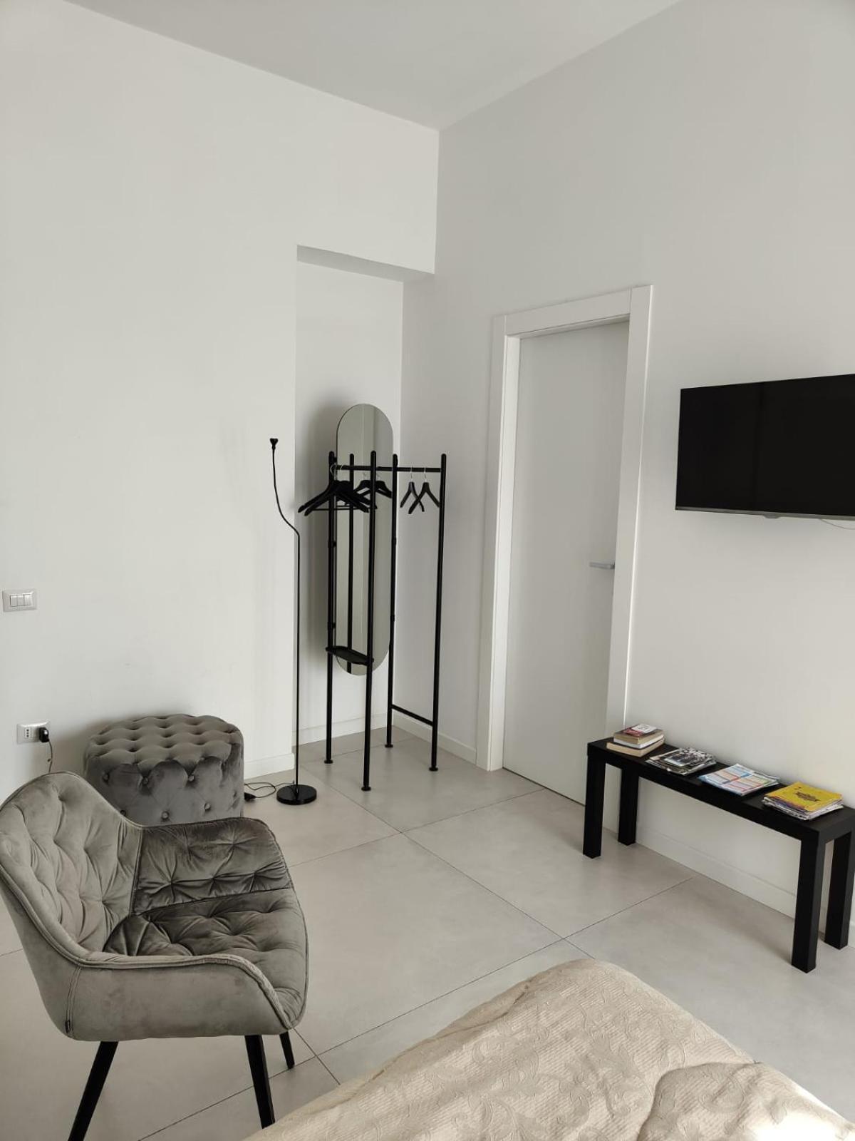 Oasi Al Centro Con Parcheggio Bed & Breakfast ซาแลร์โน ภายนอก รูปภาพ