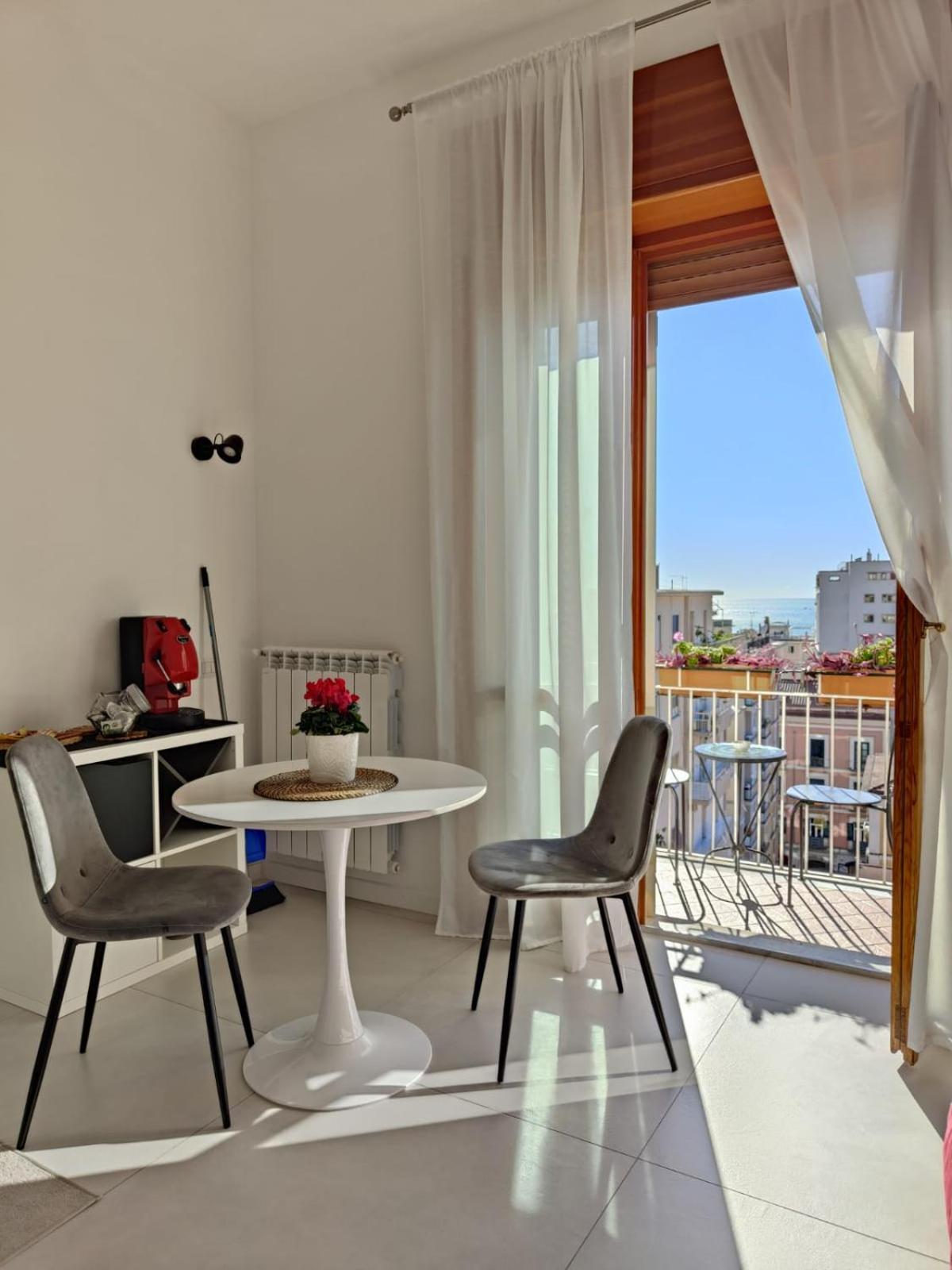 Oasi Al Centro Con Parcheggio Bed & Breakfast ซาแลร์โน ภายนอก รูปภาพ